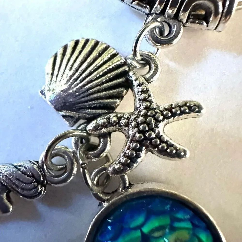 Mermaid charm keychain - Picture 7 of 8